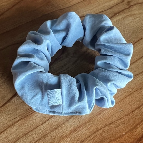🍩 lululemon Hair Scrunchies (set of 2) - Picture 3 of 3
